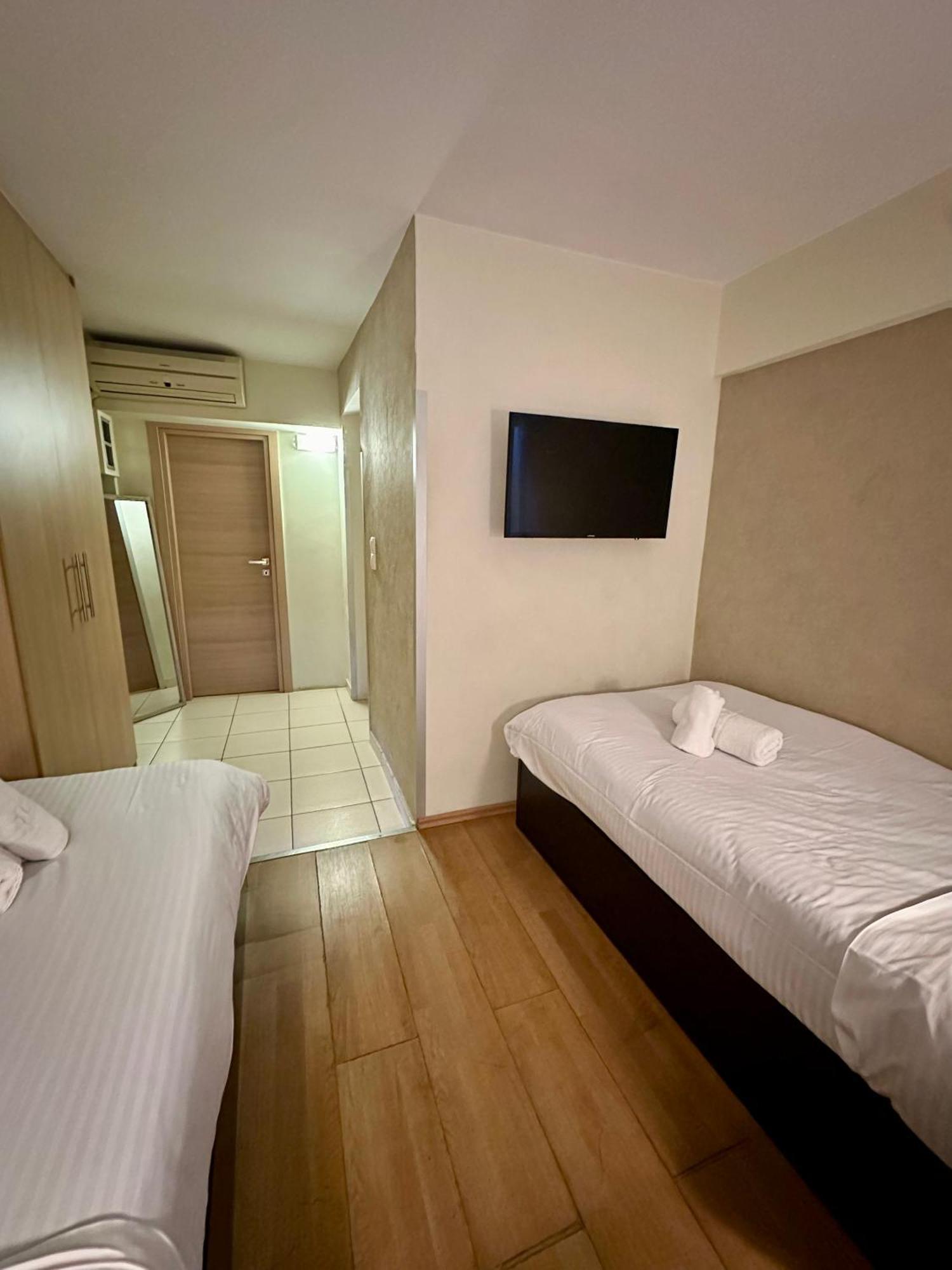 Mc Queen Rooms & Apartments Athens Exterior photo